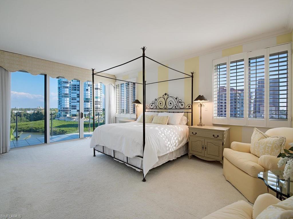 SEAPOINT AT NAPLES CAY - Residential