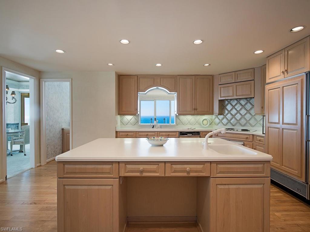 SEAPOINT AT NAPLES CAY - Residential