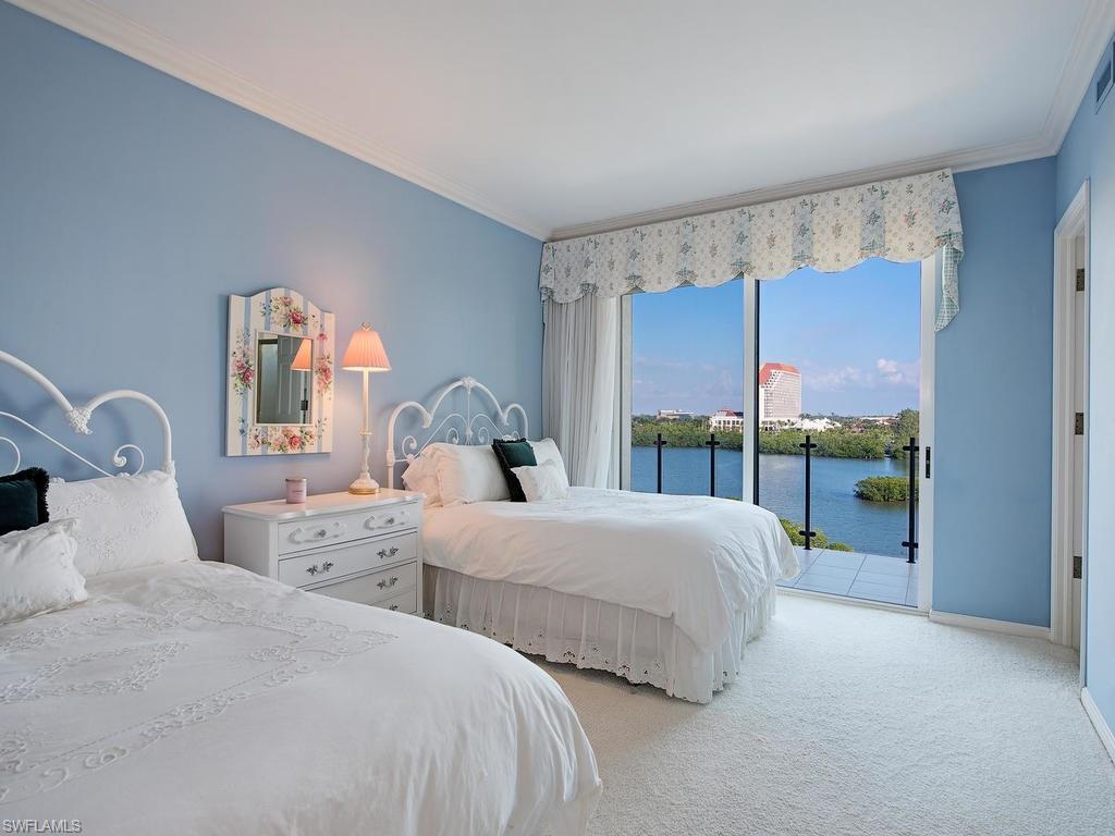 SEAPOINT AT NAPLES CAY - Residential