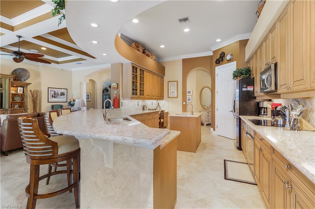 CROWN COLONY - Residential