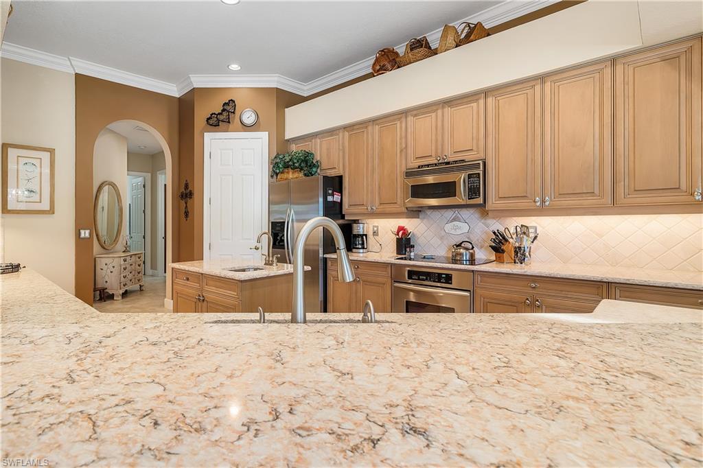 CROWN COLONY - Residential