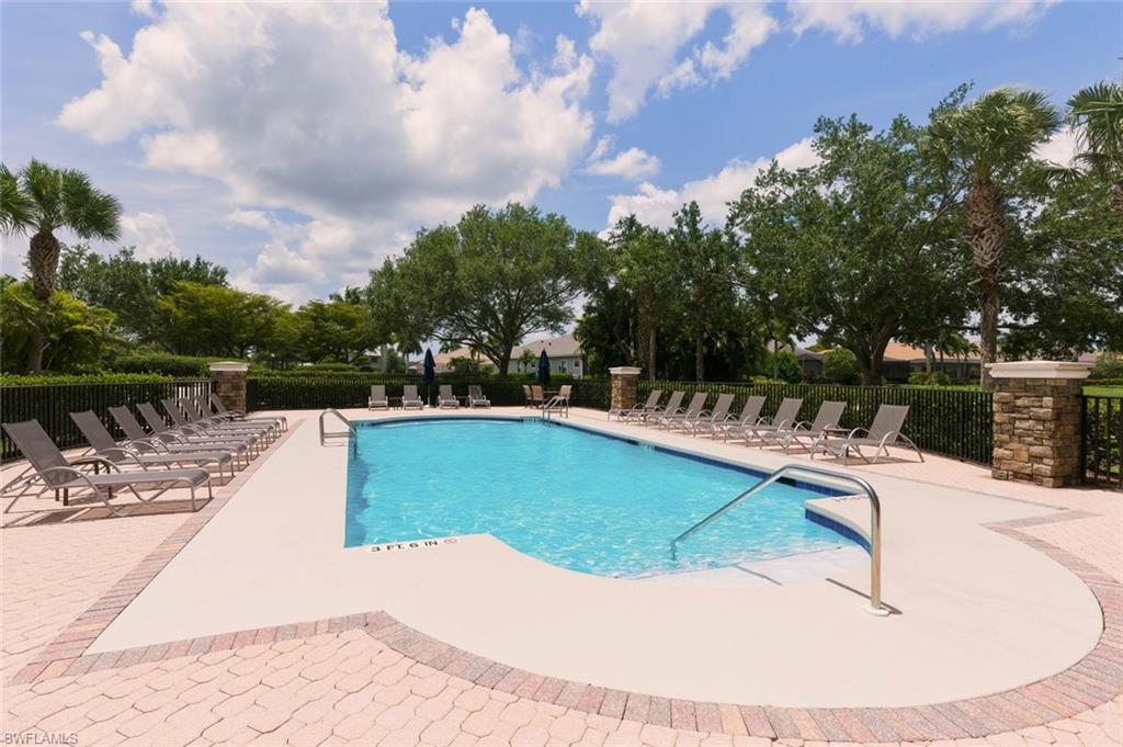 COACH HOMES AT HERITAGE BAY - Residential