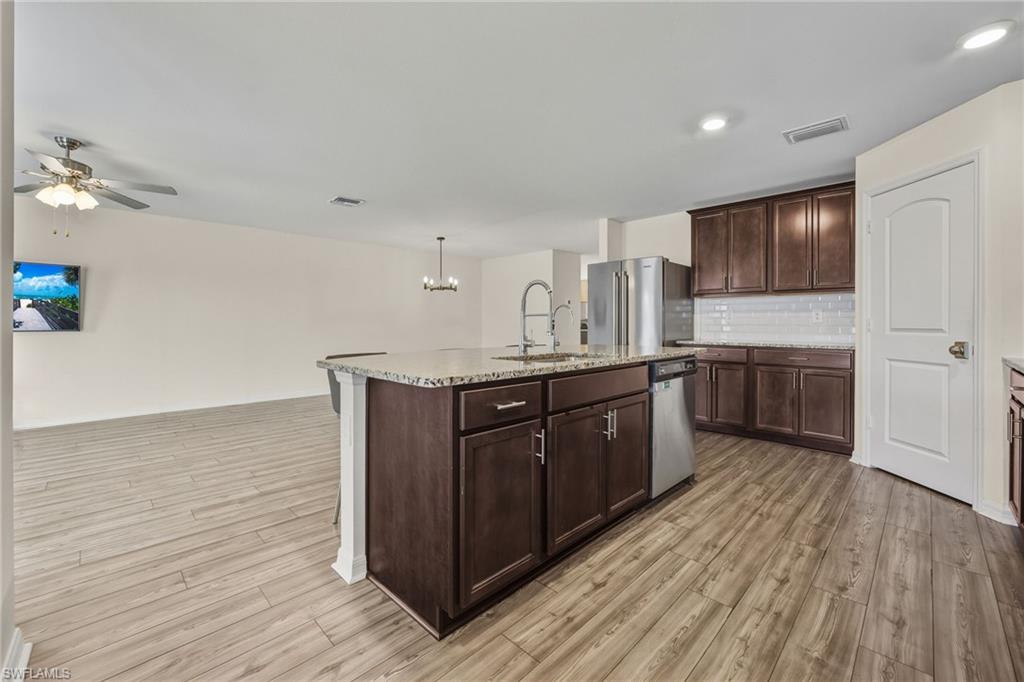 MIRROR LAKES - Residential