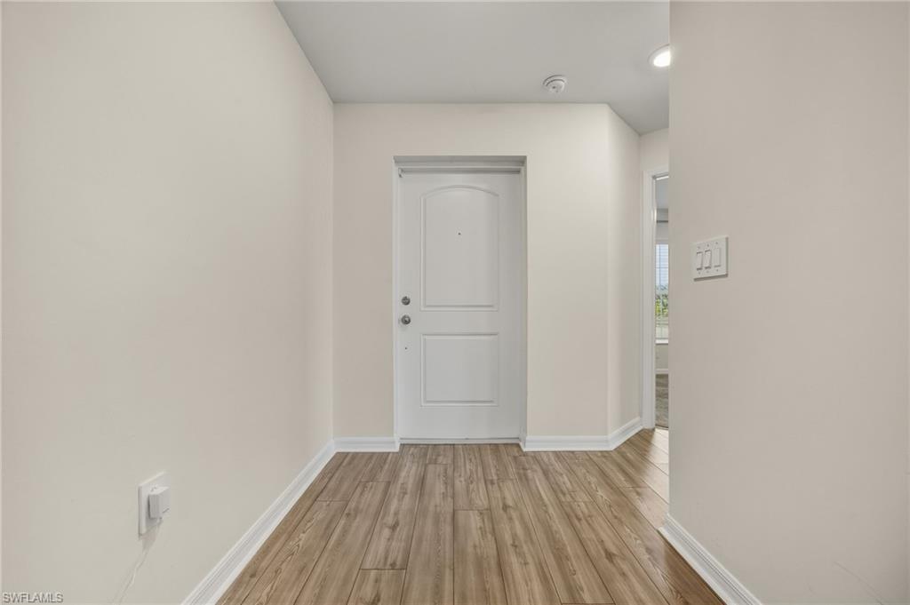 MIRROR LAKES - Residential