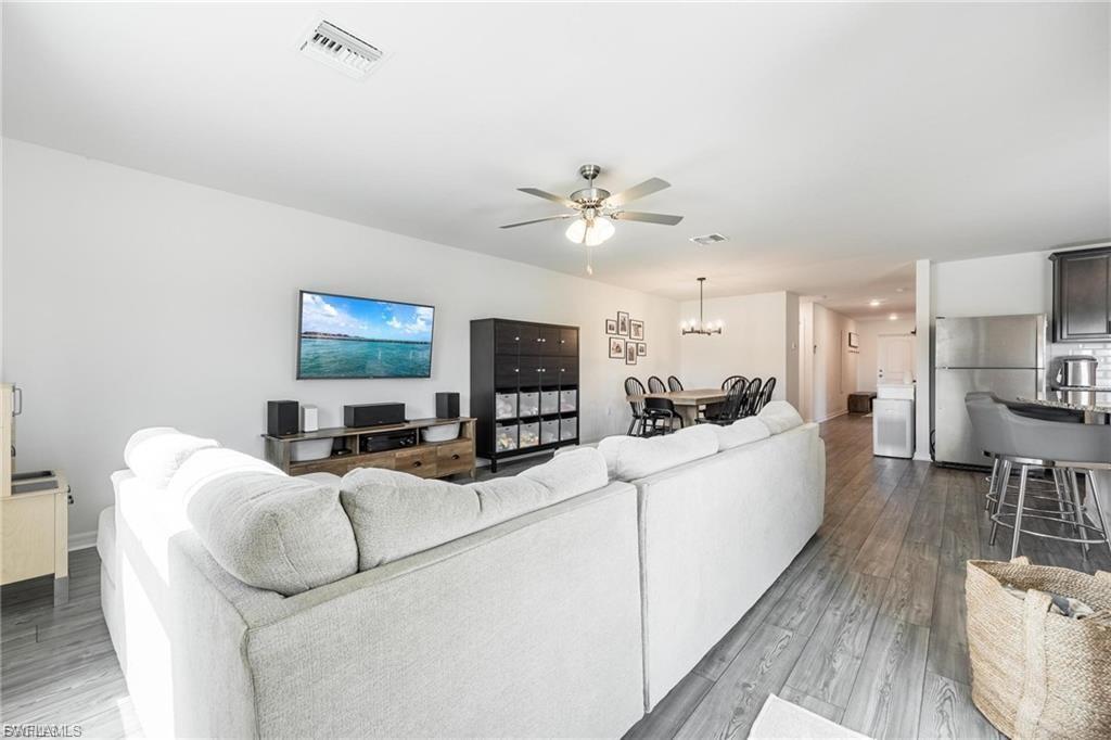 MIRROR LAKES - Residential