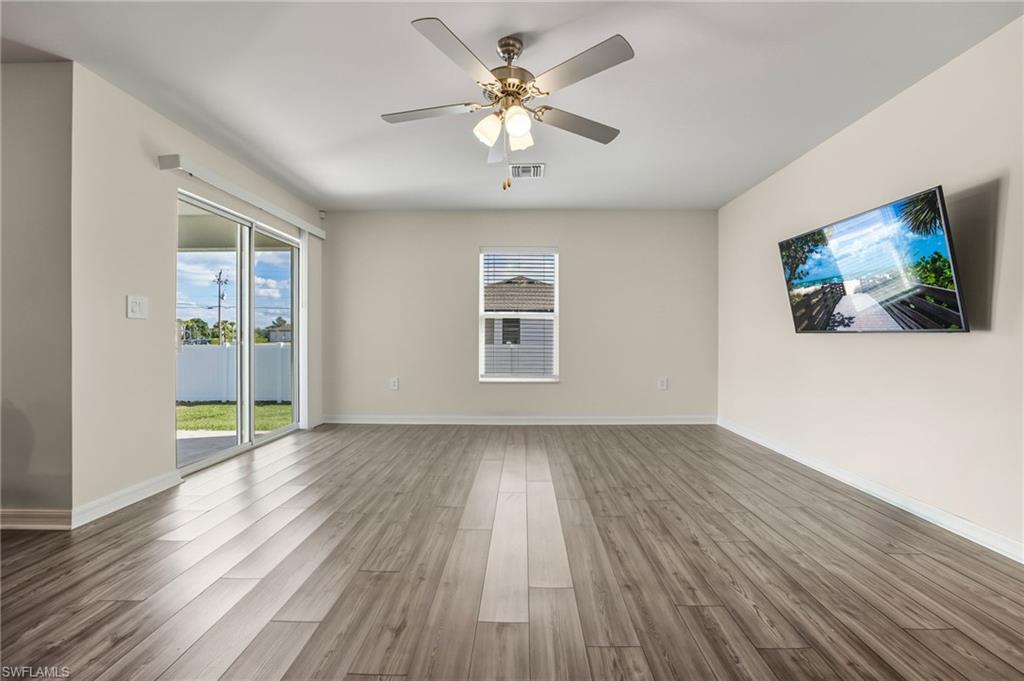 MIRROR LAKES - Residential