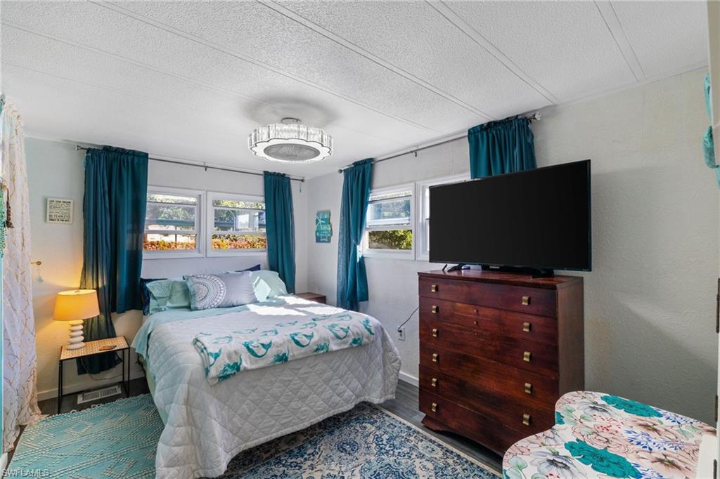 ENCHANTING ACRES MOBILE HOME - Residential