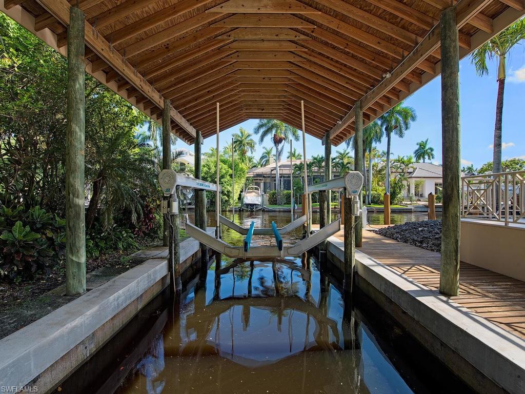 AQUALANE SHORES - Residential