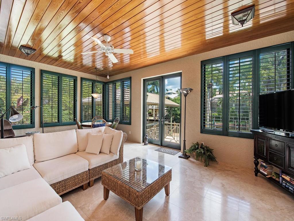 AQUALANE SHORES - Residential