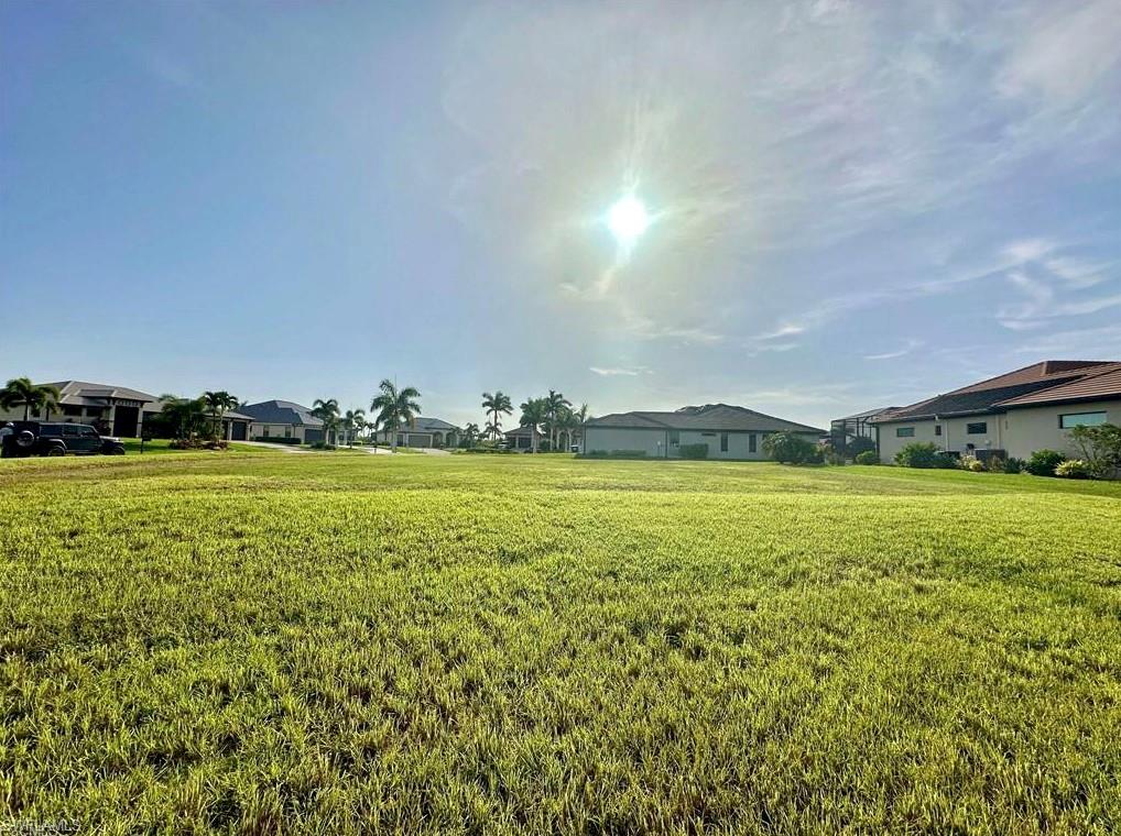 ROYAL TEE COUNTRY CLUB ESTATES - Land