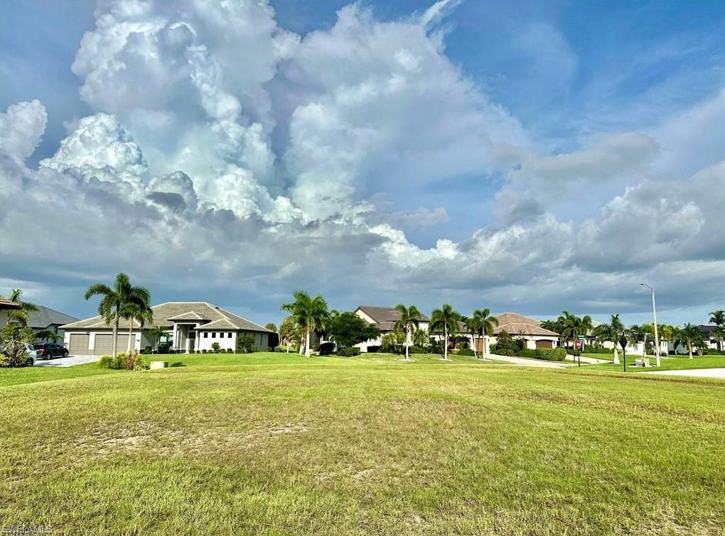 ROYAL TEE COUNTRY CLUB ESTATES - Land