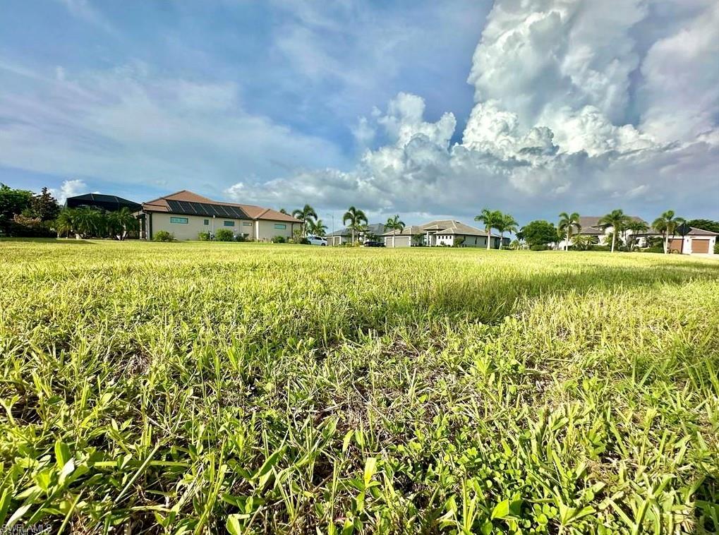 ROYAL TEE COUNTRY CLUB ESTATES - Land