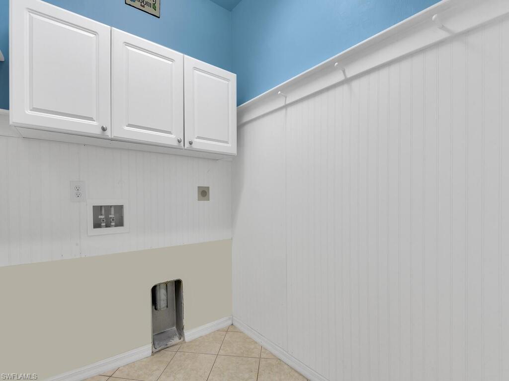 COLONY LAKES - Residential