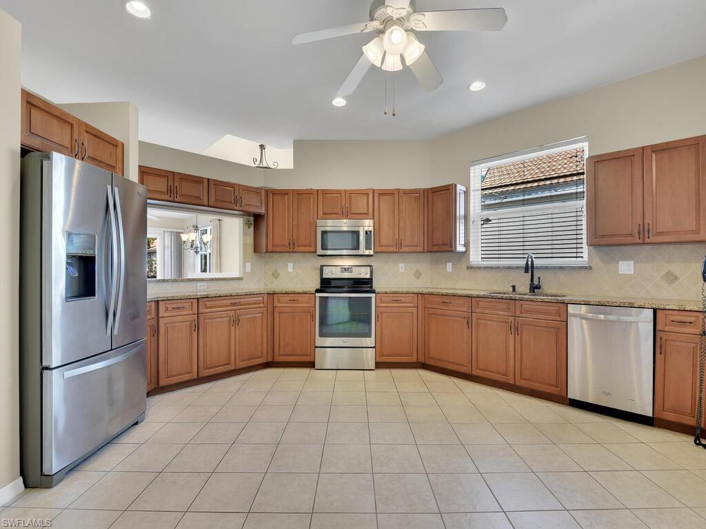 COLONY LAKES - Residential