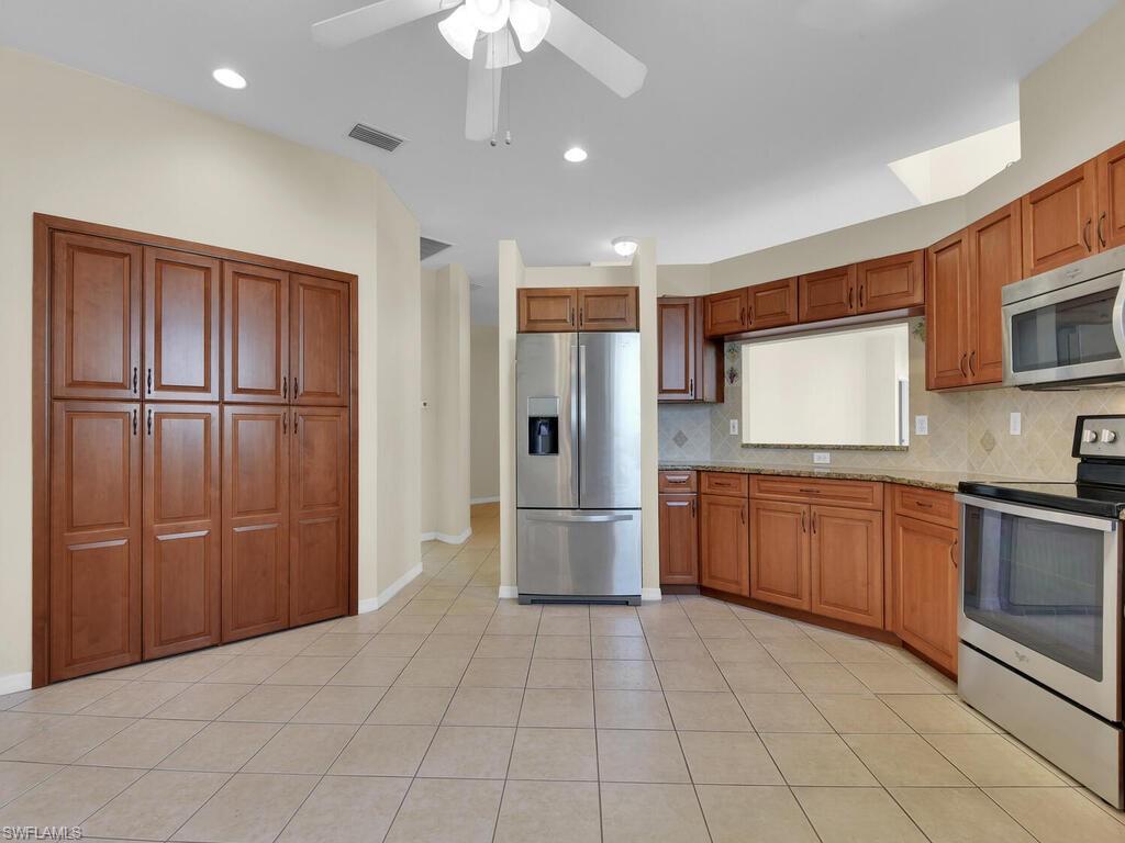 COLONY LAKES - Residential