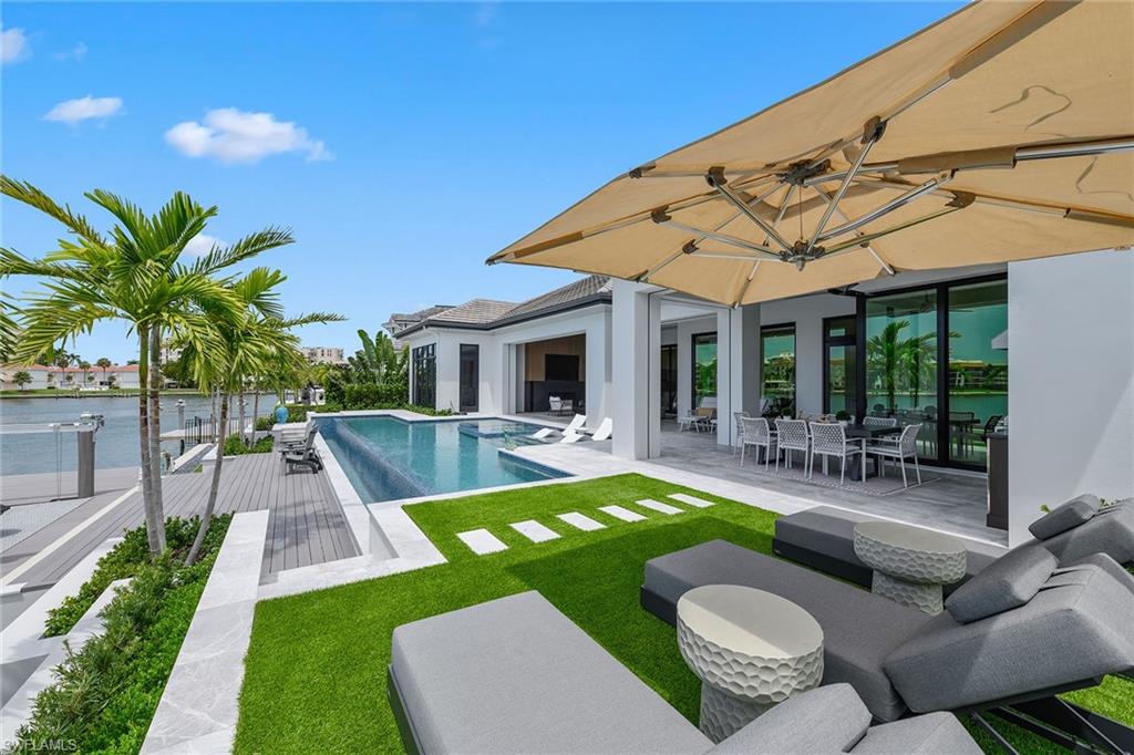 MOORINGS - Residential