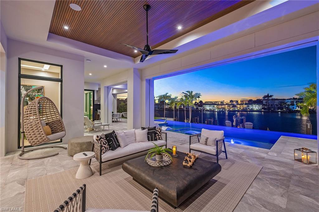 MOORINGS - Residential