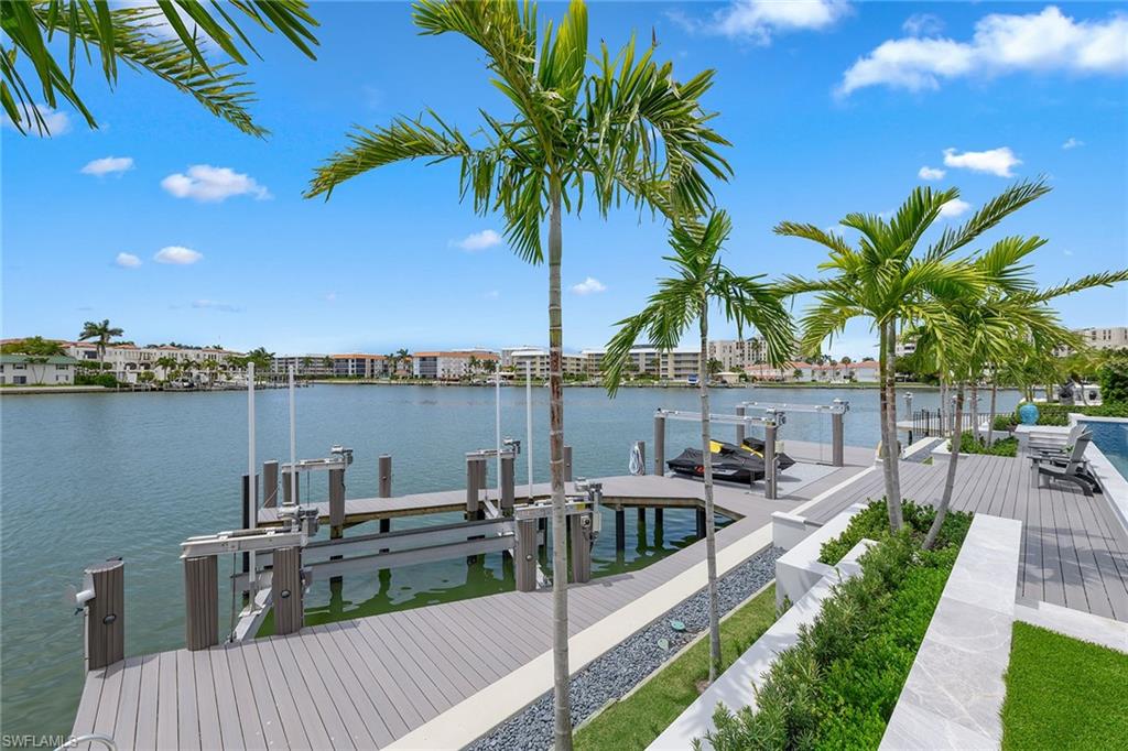 MOORINGS - Residential