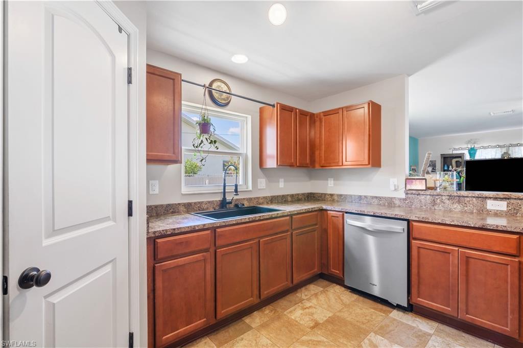 420 SE 13th CT