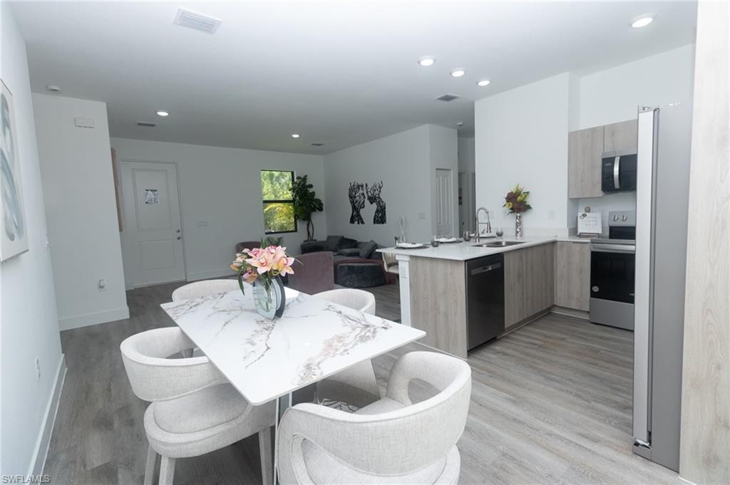 PORT LABELLE - Residential Lease