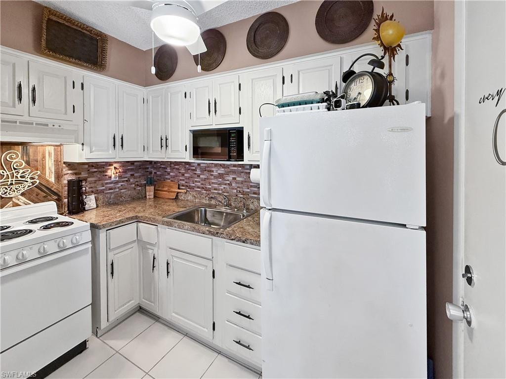 AQUARIUS APTS OF MARCO ISLAND - Residential