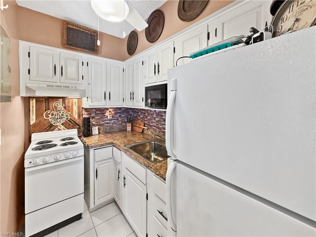 AQUARIUS APTS OF MARCO ISLAND - Residential