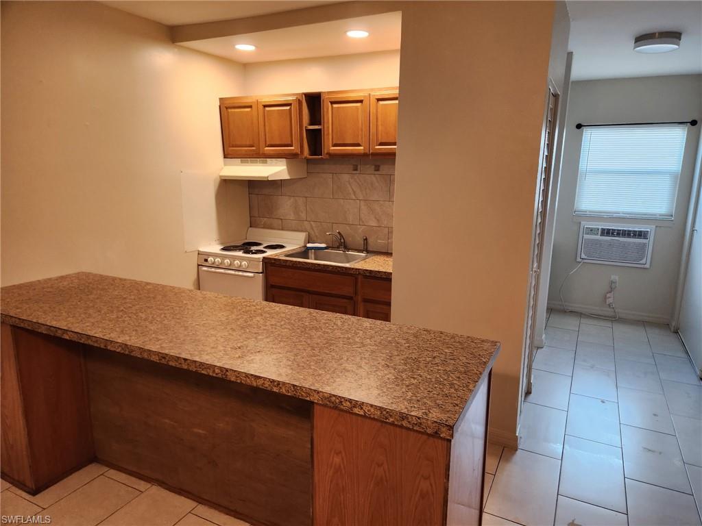 MARCO MANOR CLUB - Residential