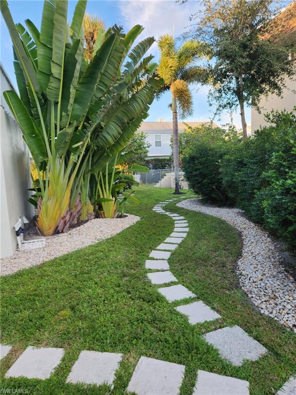 MARCO MANOR CLUB - Residential