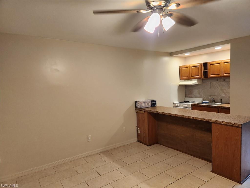 MARCO MANOR CLUB - Residential