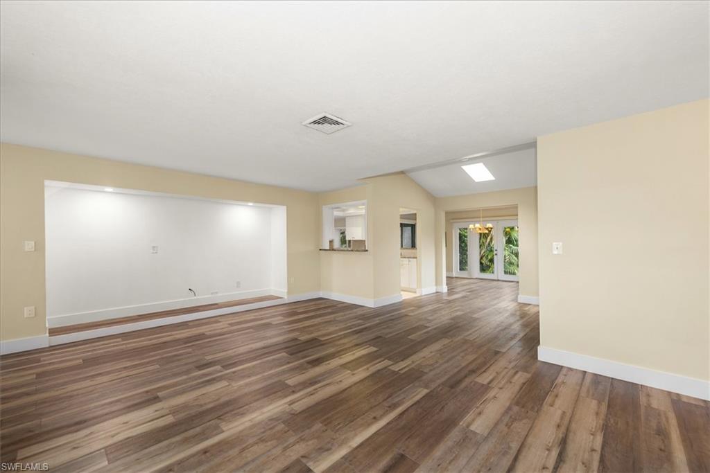 YACHT CLUB COLONY - Residential