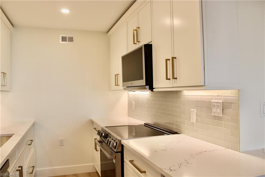 Photo of 333 Harbour DR #109, NAPLES, FL 34103 (MLS # 226000314)