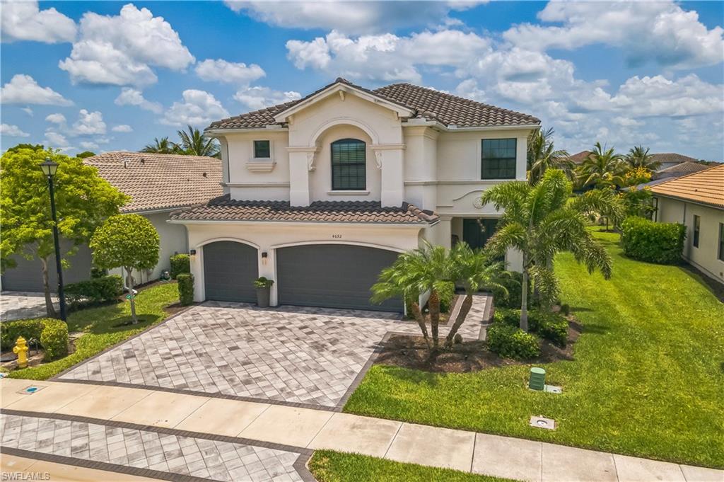 4692 Kensington CIR
