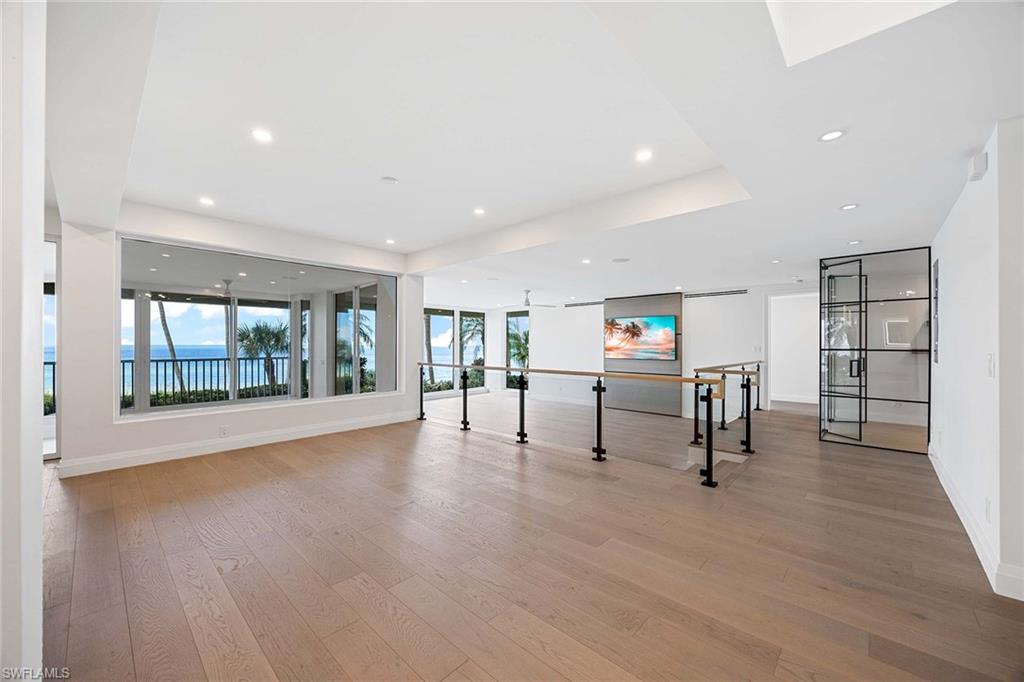 PARK PLAZA - Residential