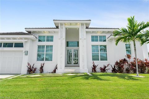 A home in MARCO ISLAND