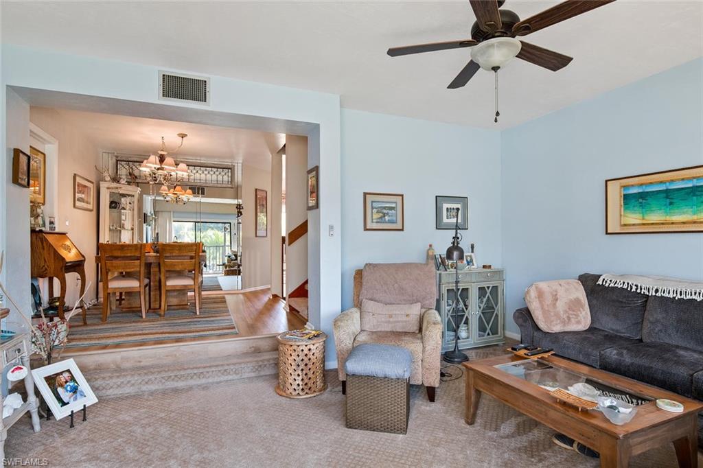 TOWN HOUSE SQUARE - Residential