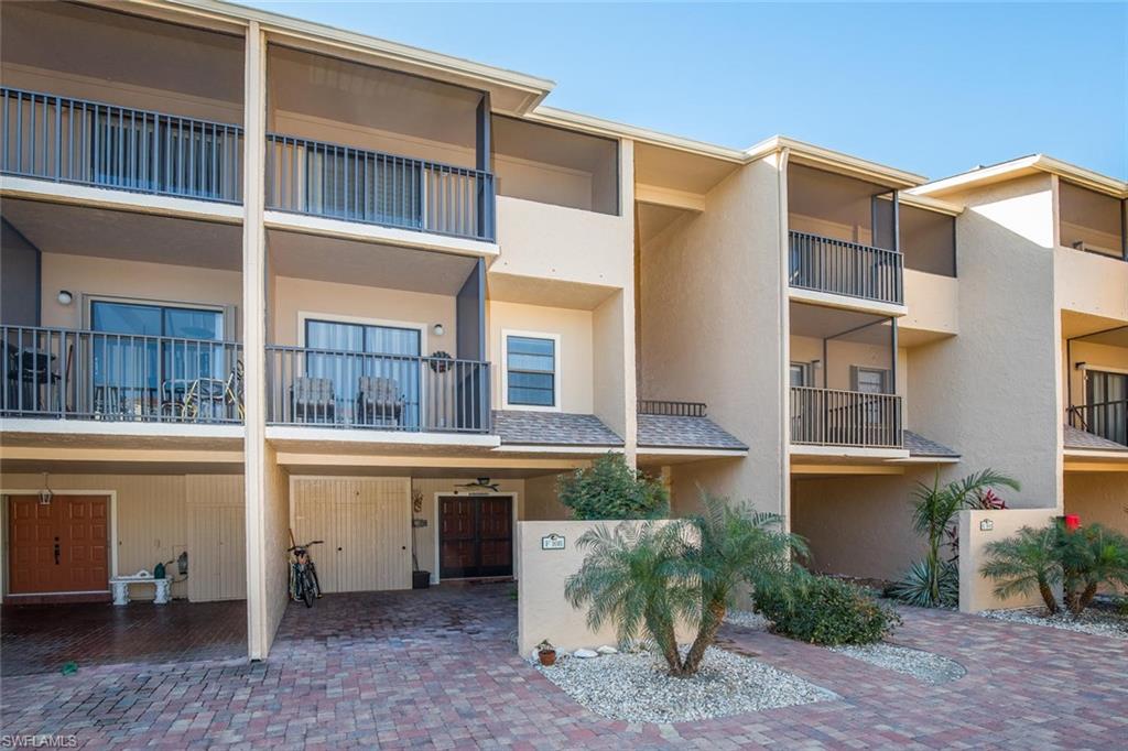 TOWN HOUSE SQUARE - Residential