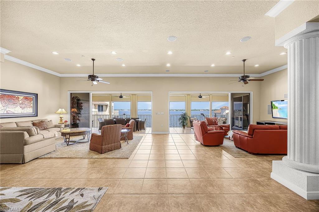 PARADISE POINTE II - Residential