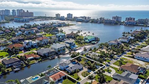 438 Lagoon AVE NAPLES FL 34108