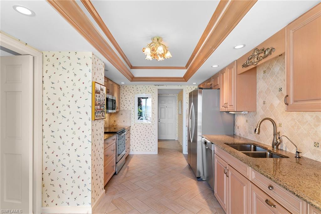 LAURENTIANS - Residential