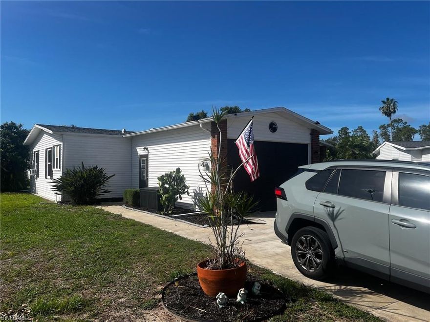 Single Family Manufactured Home with pond view and golfing and beautiful wild life. Located in 
Pine Lake Country Club with a huge heated pool, hot tub and active 
club house. Sport amenities ie Tennis, Pickelball, Bocce, etc. 2_BEDROOMS , 2 BATHS, LARGE LANAI,1.5 CAR GARAGE, FRONT 
ENTRANCE COVERED STOOP,