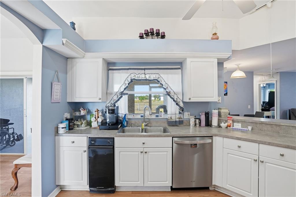 MIRROR LAKES - Residential