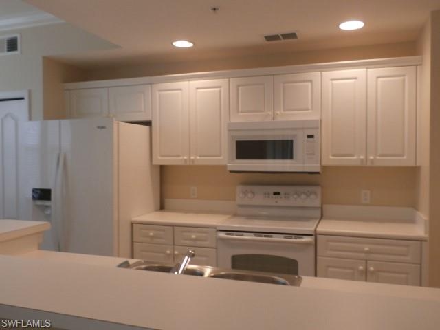 TERRACE III AT RIVERWALK - Residential Lease