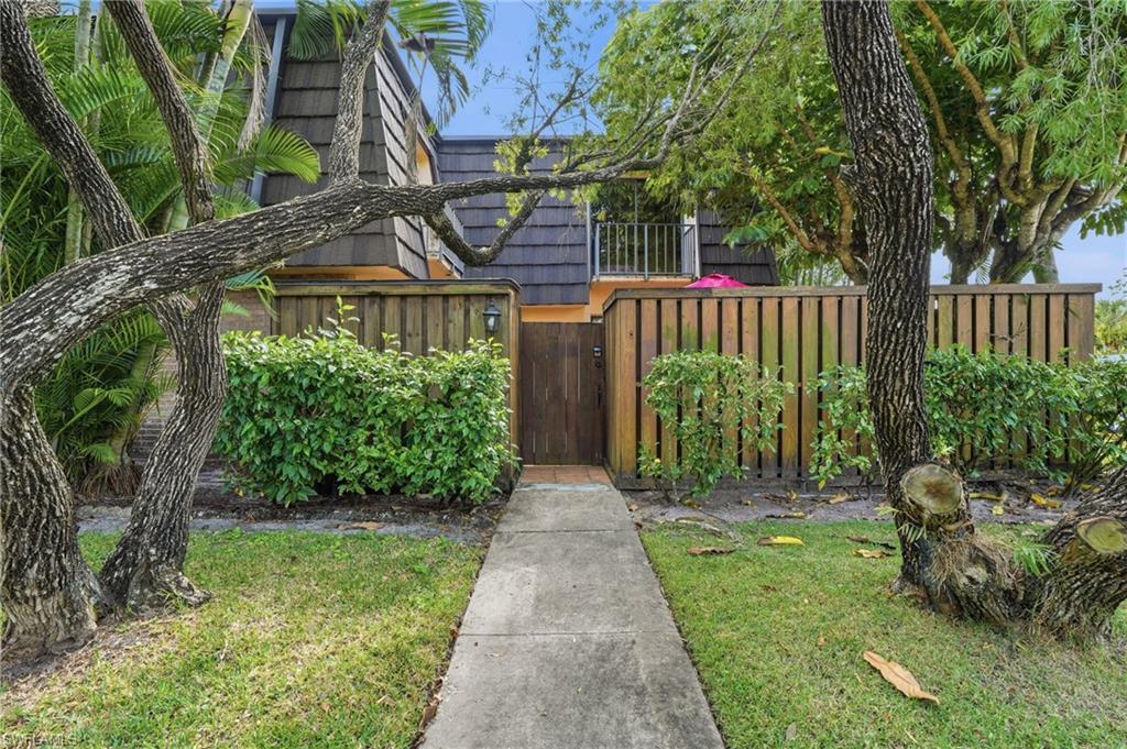 PARKWOODS TOWNHOUSE COMMUNITY - Residential