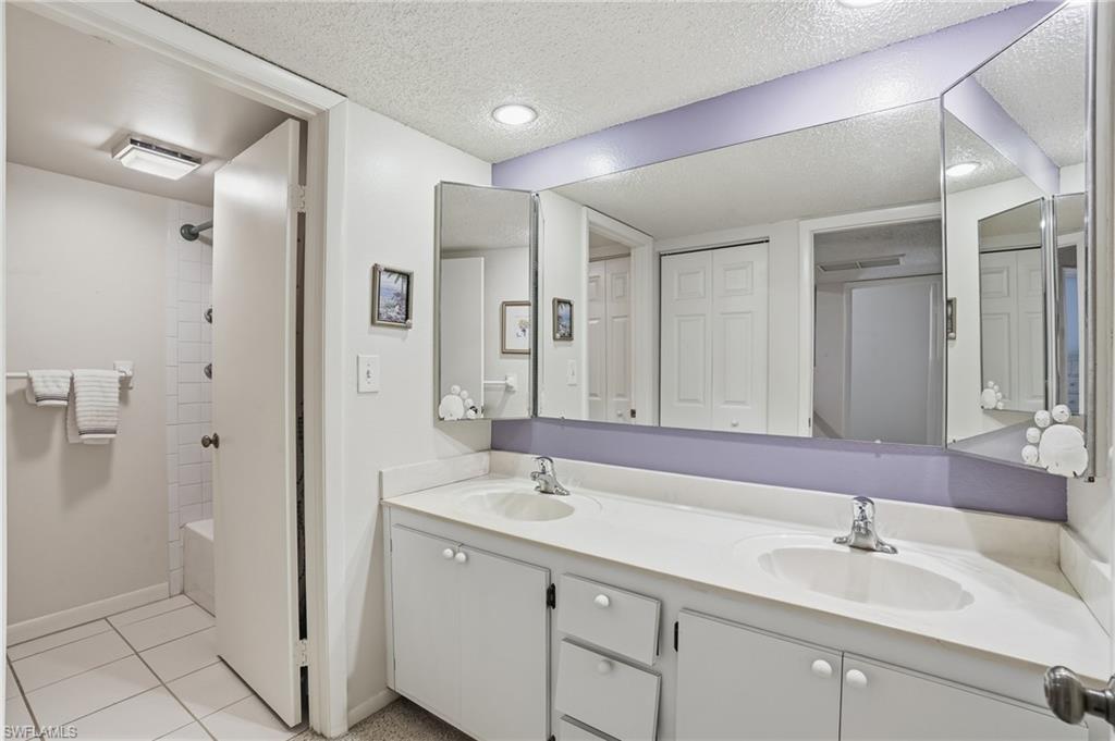 PARKWOODS TOWNHOUSE COMMUNITY - Residential