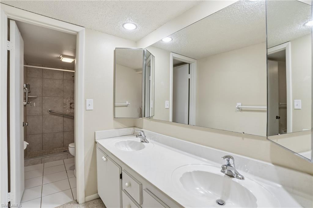 PARKWOODS TOWNHOUSE COMMUNITY - Residential