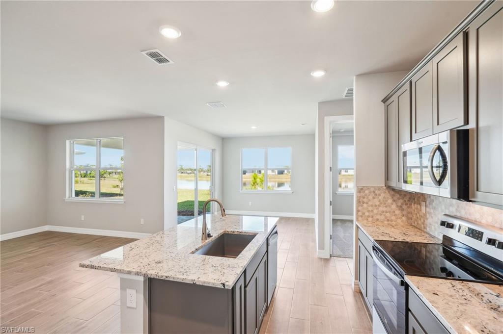 CRESCENT LAKES - Residential