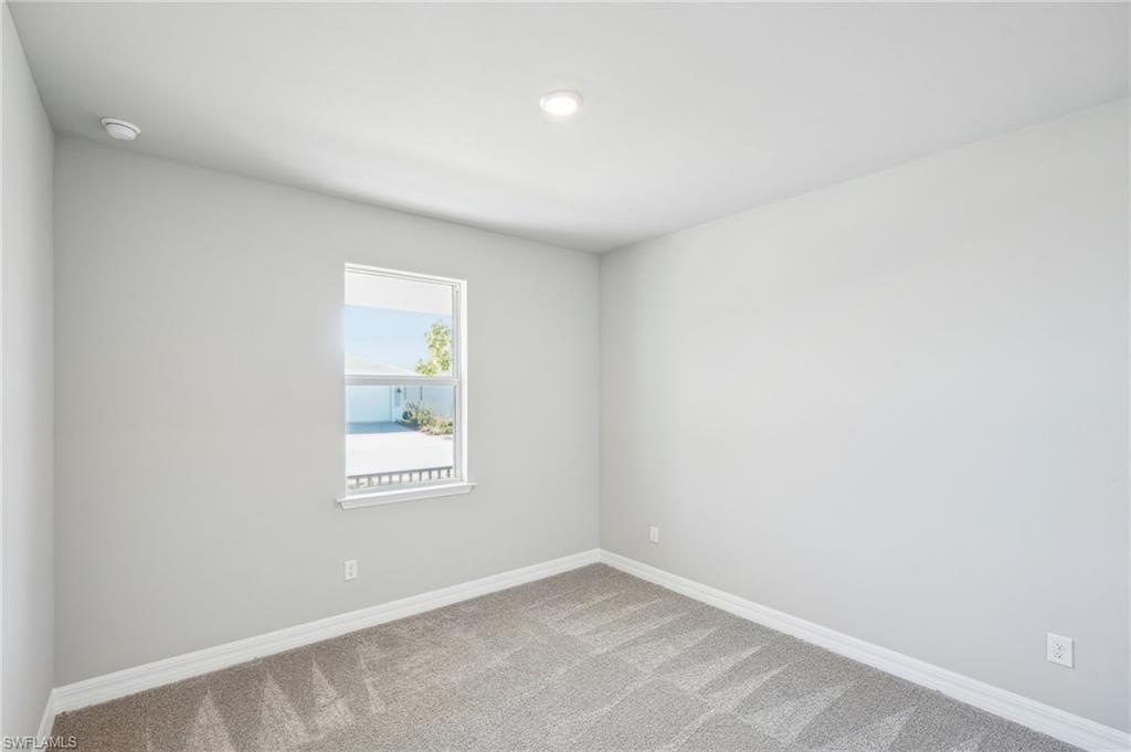 CRESCENT LAKES - Residential