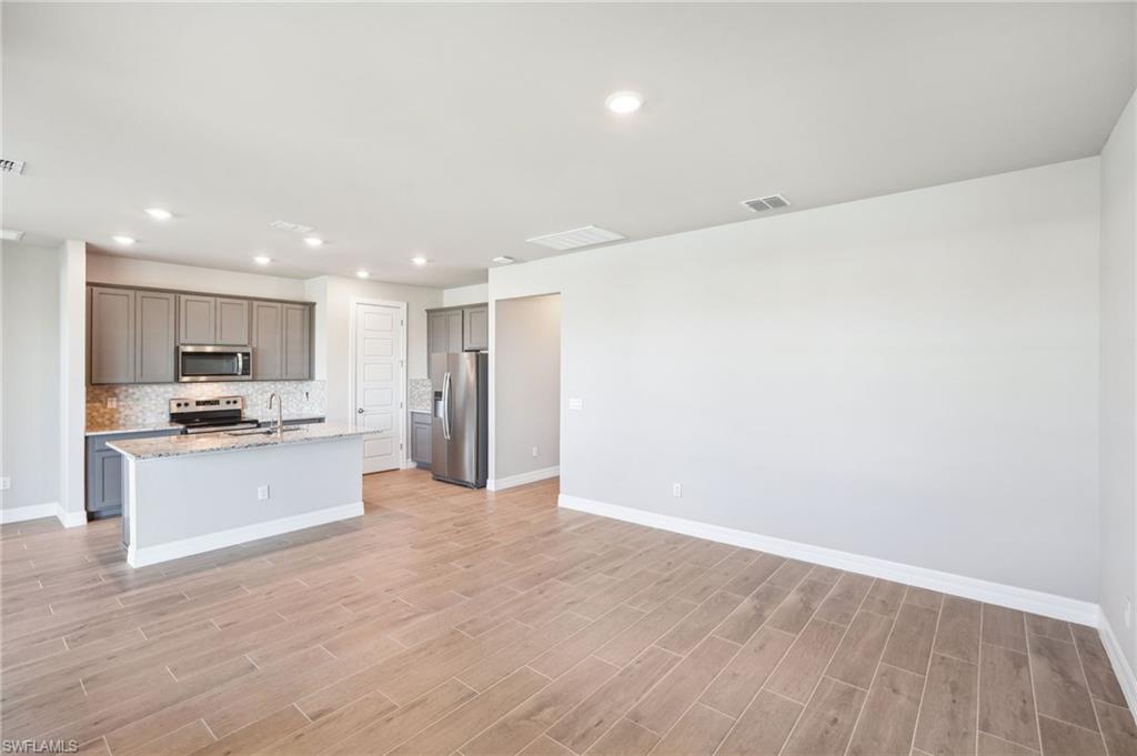 CRESCENT LAKES - Residential