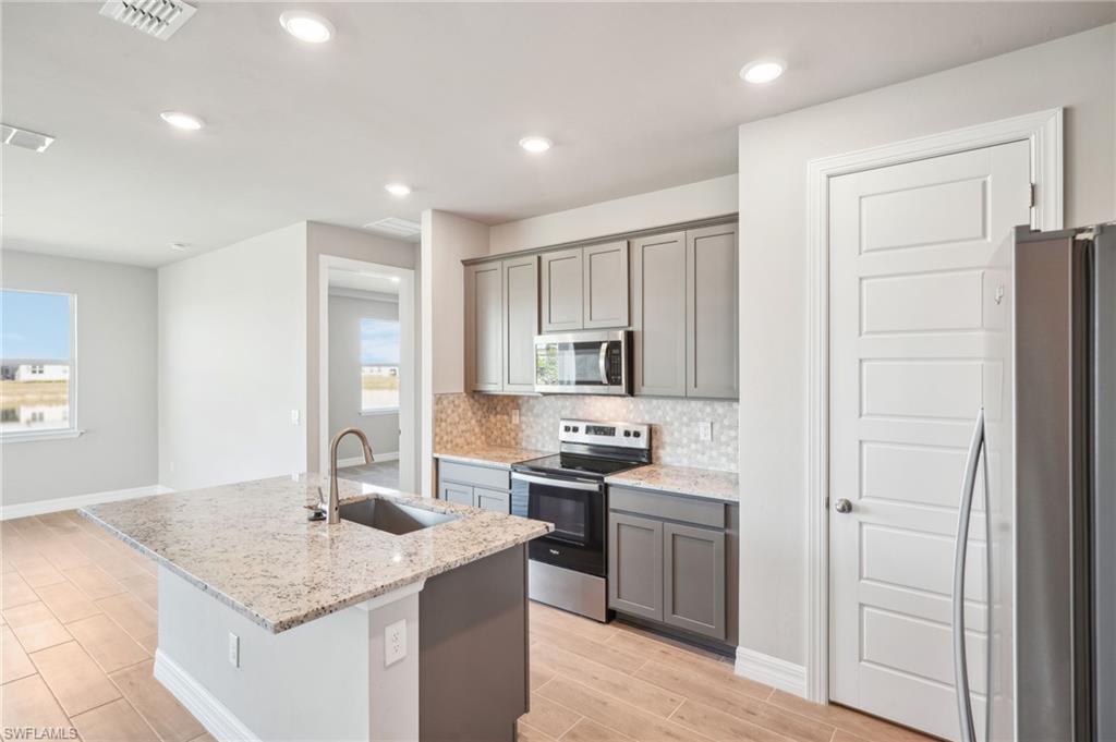 CRESCENT LAKES - Residential