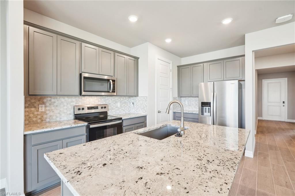 CRESCENT LAKES - Residential